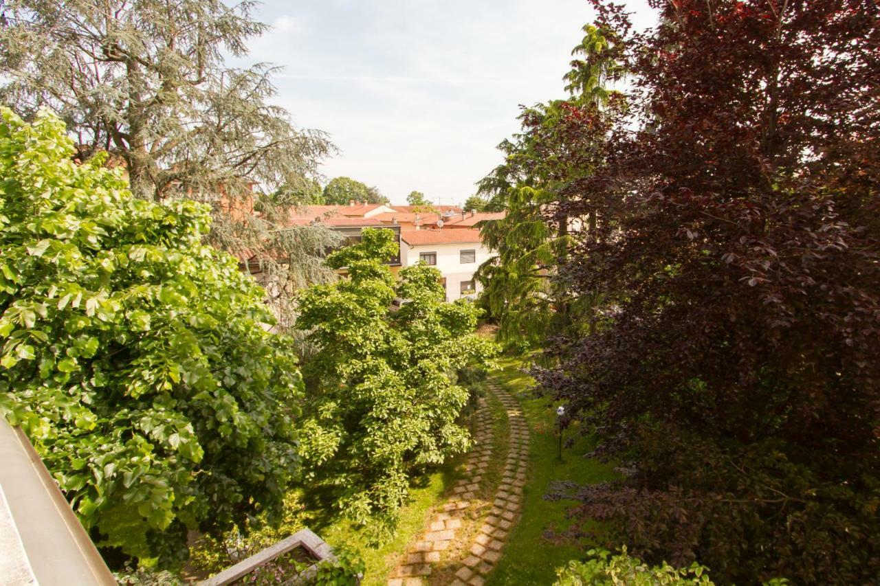 Appartamento Ampio E Indipendente Con Vista Giardino Paderno d'Adda Luaran gambar