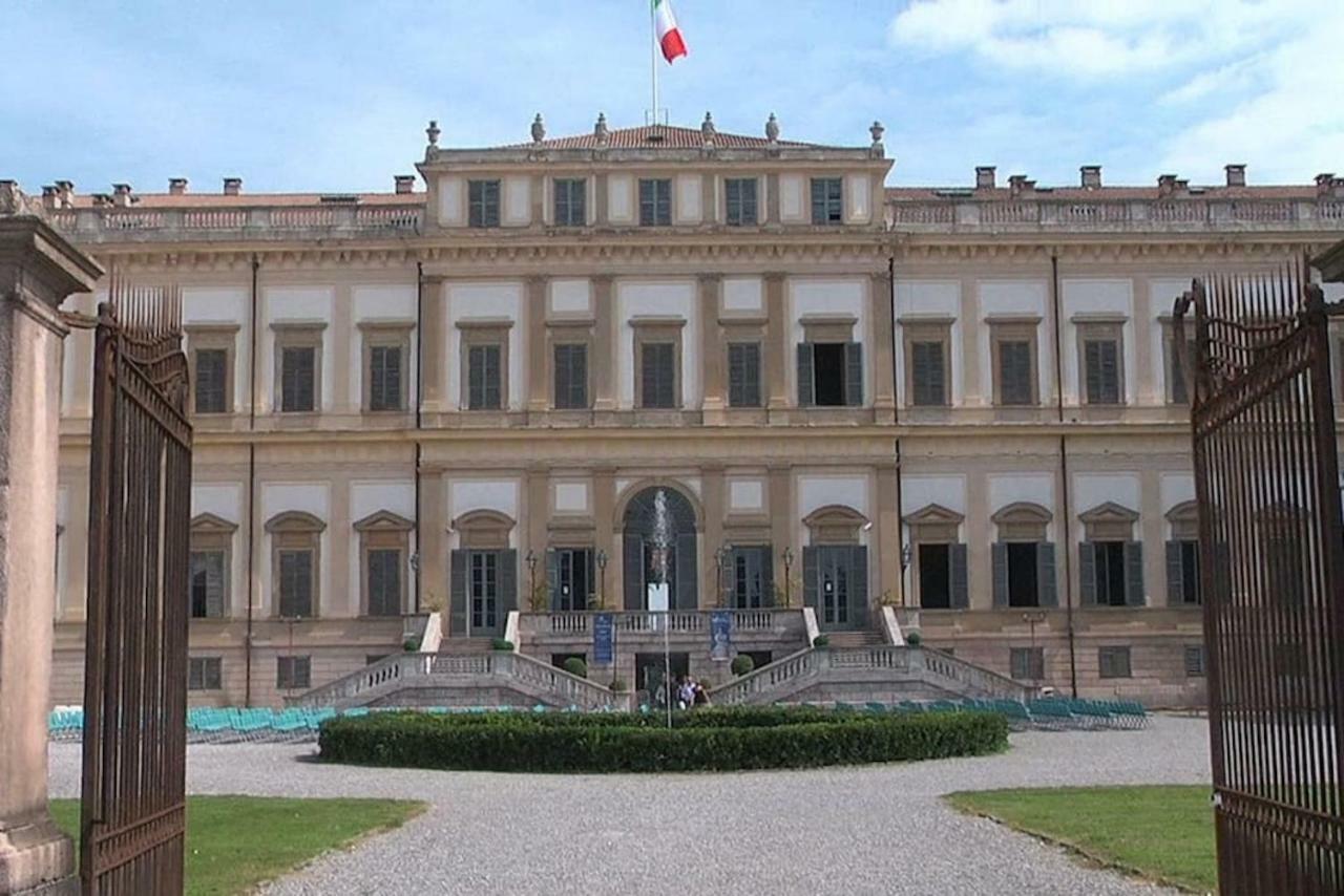 Appartamento Ampio E Indipendente Con Vista Giardino Paderno d'Adda Luaran gambar